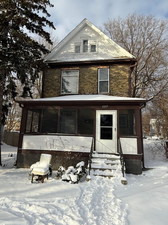 2207 N Bryant Ave in Minneapolis, MN - Building Photo