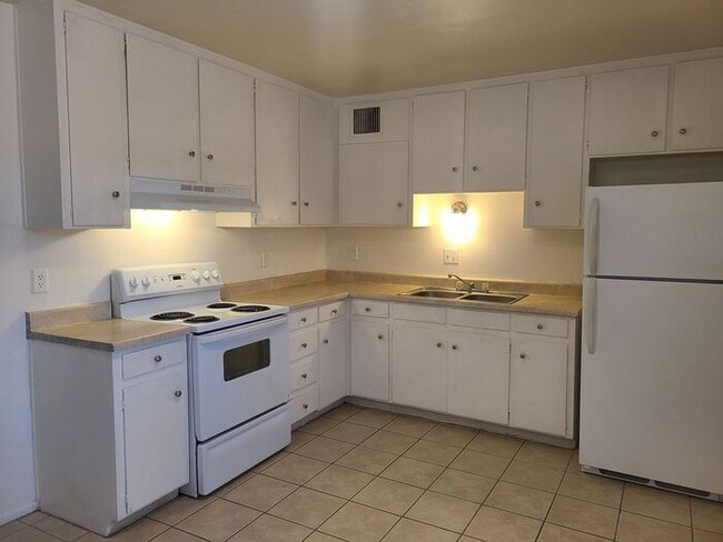 4350 E Fairmount St in Tucson, AZ - Foto de edificio - Building Photo