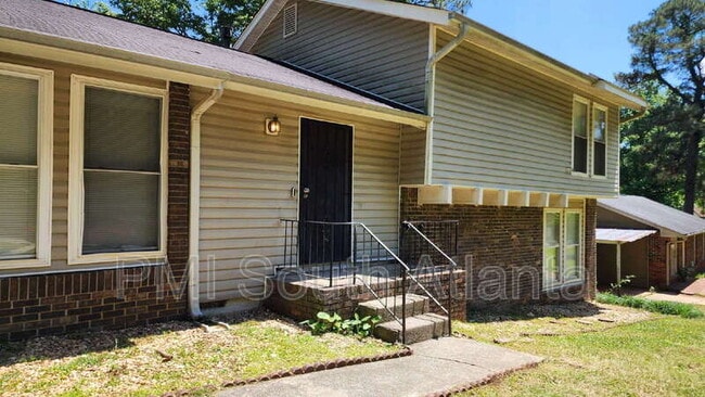 7656 Cloverdale Ln in Jonesboro, GA - Building Photo - Building Photo