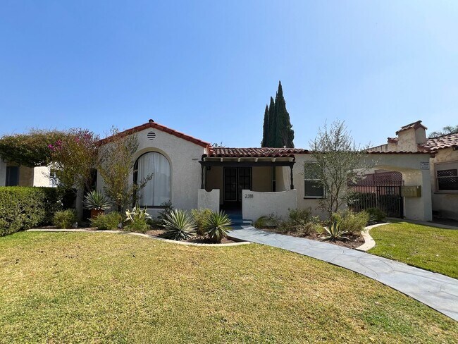 2322-2322 Eucalyptus Ave in Long Beach, CA - Building Photo - Building Photo