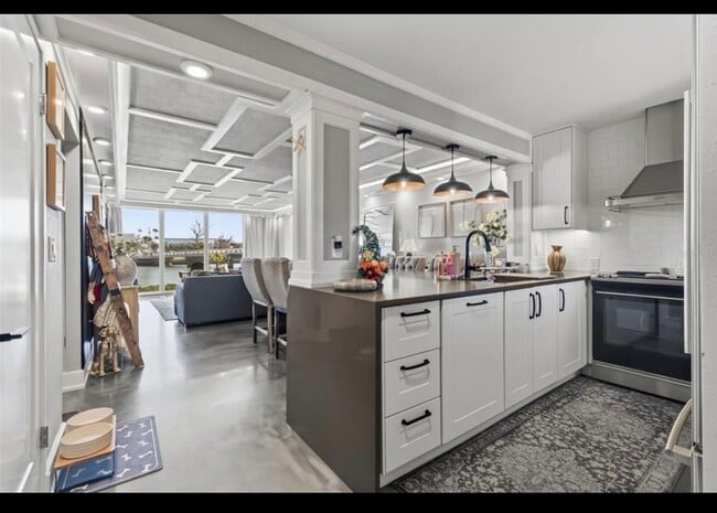 7465 Bay Island Dr S, Unit #115 in South Pasadena, FL - Building Photo - Building Photo