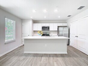 3821 SW 43rd Ct, Unit 403 in Ocala, FL - Foto de edificio - Building Photo