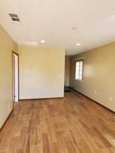 1229 E Lexington Dr, Unit Apt B in Glendale, CA - Building Photo - Building Photo