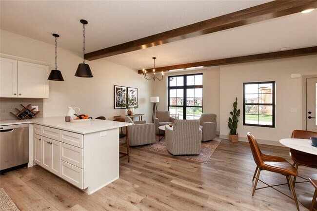 6460 Galleria Dr, Unit 1102 in West Des Moines, IA - Building Photo - Building Photo