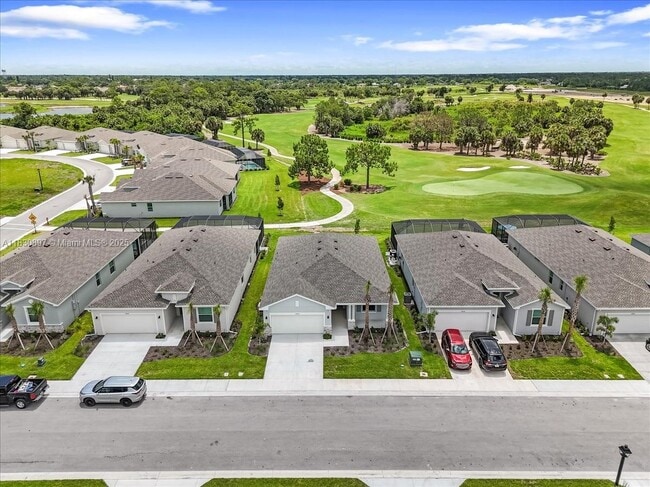 20524 Copperhead Dr in Lehigh Acres, FL - Foto de edificio - Building Photo