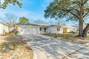 5821 Circular Dr in Fort Worth, TX - Building Photo