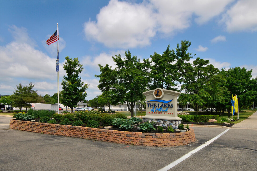 The Lakes of Holland in Holland, MI - Foto de edificio