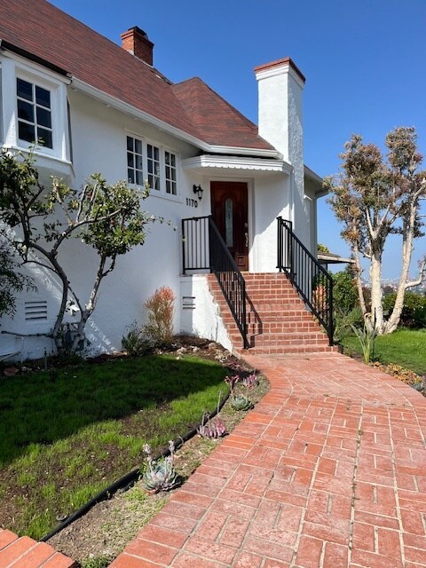 1170 W Summerland Ave in San Pedro, CA - Building Photo