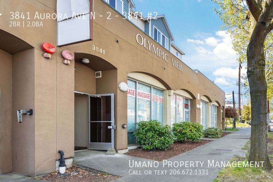 3841 Aurora Ave N in Seattle, WA - Building Photo