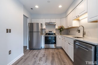 250 S Estes Dr in Chapel Hill, NC - Building Photo - Building Photo