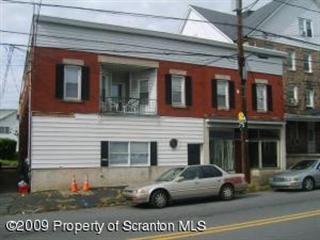 111 N Main St in Old Forge, PA - Foto de edificio