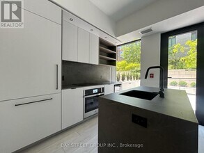 55-TH55 Charles St E in Toronto, ON - Building Photo - Building Photo