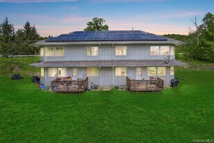 448 Old Mountain Rd in Port Jervis, NY - Building Photo