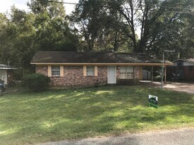 912 Choctaw Dr in Laurel, MS - Building Photo