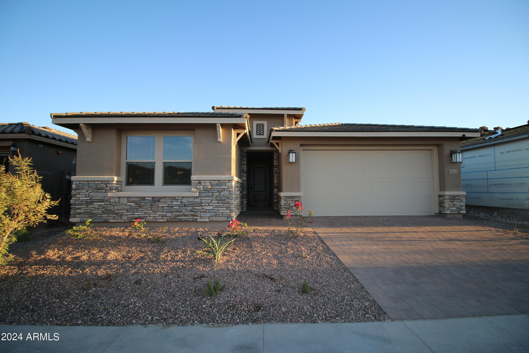 13523 W Copper Leaf Ln in Peoria, AZ - Building Photo