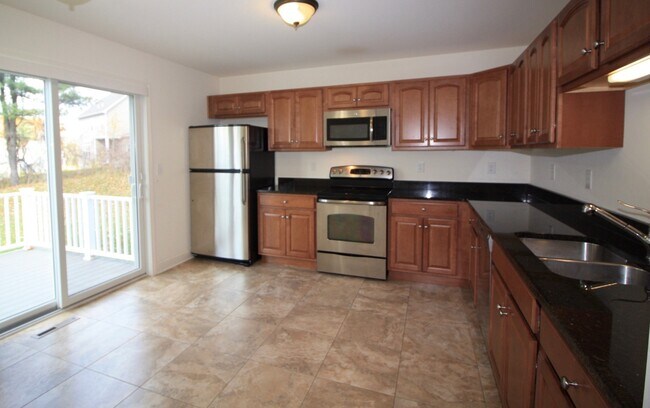 14 Stone Crest Dr in Mechanicville, NY - Building Photo - Building Photo