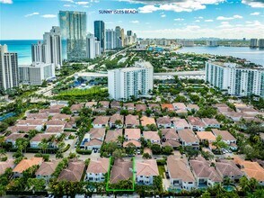 3975 194th Trl in Golden Beach, FL - Building Photo - Building Photo