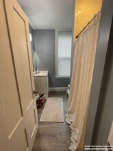 874 E 4th St, Unit 1 in Boston, MA - Foto de edificio - Building Photo