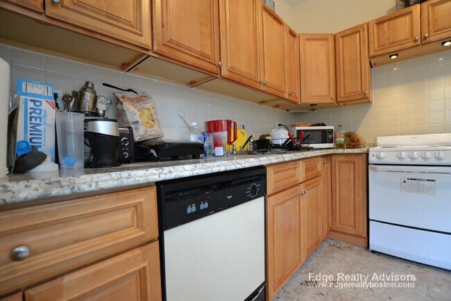 7 Sparhawk St, Unit 2 in Boston, MA - Foto de edificio - Building Photo