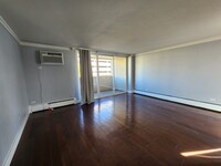 1035 Colorado Blvd, Unit 405 in Denver, CO - Building Photo - Building Photo