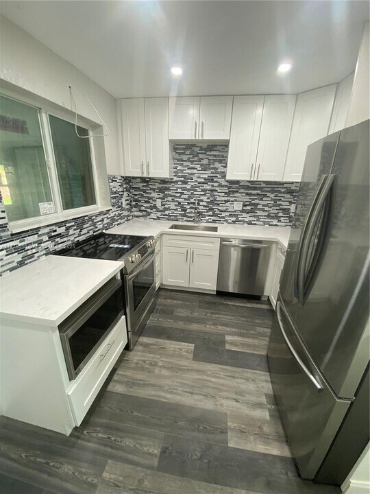 284 SE 6th Ave in Deerfield Beach, FL - Building Photo