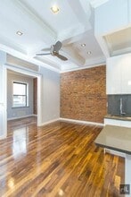 E 11th St, Unit GCD in New York, NY - Building Photo - Building Photo