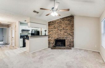 2500 E Park Blvd in Plano, TX - Foto de edificio - Building Photo