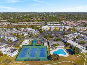 7324 SW 82nd St in Miami, FL - Building Photo - Building Photo