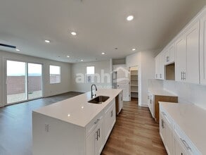 10140 Mountain Crest St in Las Vegas, NV - Building Photo - Building Photo