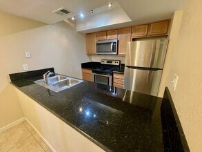 1241 N 48th St in Phoenix, AZ - Foto de edificio - Building Photo