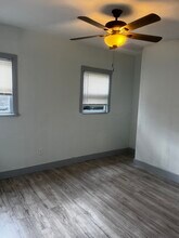 1914 W Wildwood Dr, Unit B in San Antonio, TX - Building Photo - Building Photo