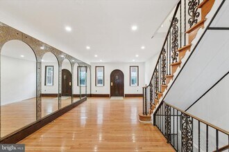 1142 Tree St in Philadelphia, PA - Foto de edificio - Building Photo