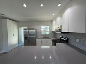 1325 NW 11th Ct in Fort Lauderdale, FL - Building Photo - Building Photo