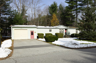 Tara Estates Retirement Village in Rochester, NH - Building Photo - Building Photo