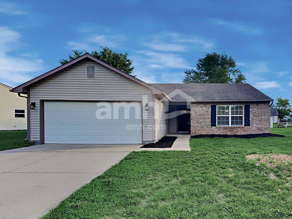 2744 Branigan Creek Blvd in Franklin, IN - Building Photo