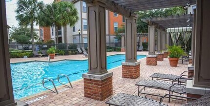 3030 Dunvale Rd in Houston, TX - Building Photo - Building Photo