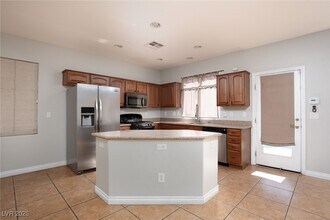 4728 Killington St in Las Vegas, NV - Foto de edificio - Building Photo