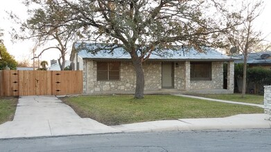 422 Globe Ave in San Antonio, TX - Building Photo - Building Photo
