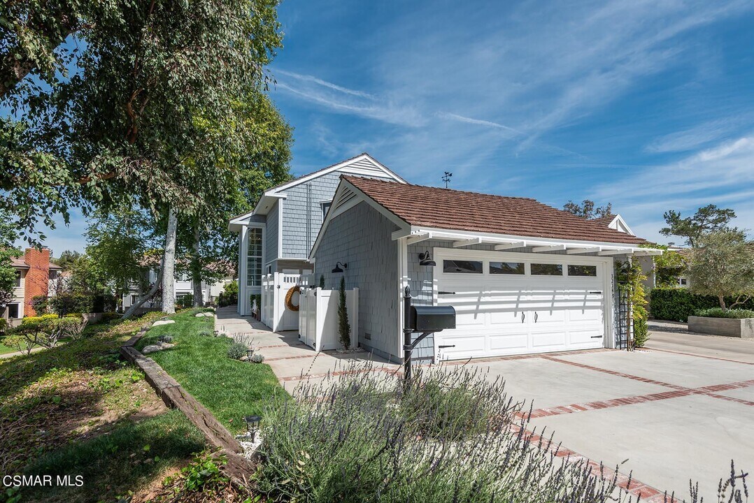 32149 Lake Meadow Ln in Westlake Village, CA - Building Photo