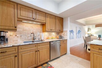 6075 Pelican Bay Blvd, Unit 102 in Naples, FL - Building Photo - Building Photo