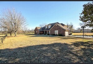 11500 SW 29th St in Yukon, OK - Building Photo