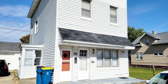 property at 1202 W 7th St