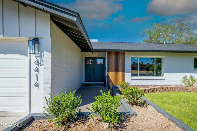 4414 S Terrace Rd in Tempe, AZ - Building Photo - Building Photo