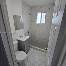 535 NW 7th St, Unit 12 in Miami, FL - Building Photo - Building Photo