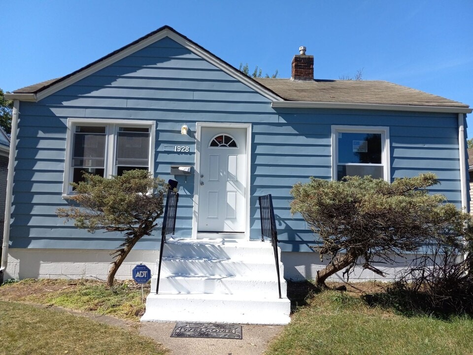1928 McKinley St in Gary, IN - Building Photo