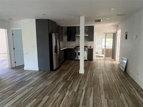944 Polk St in Hollywood, FL - Building Photo - Building Photo