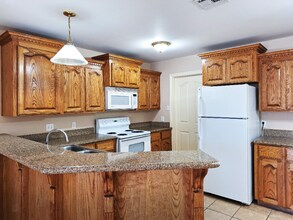 1402 W Kiwi Ave-Unit -2 in Pharr, TX - Building Photo - Building Photo