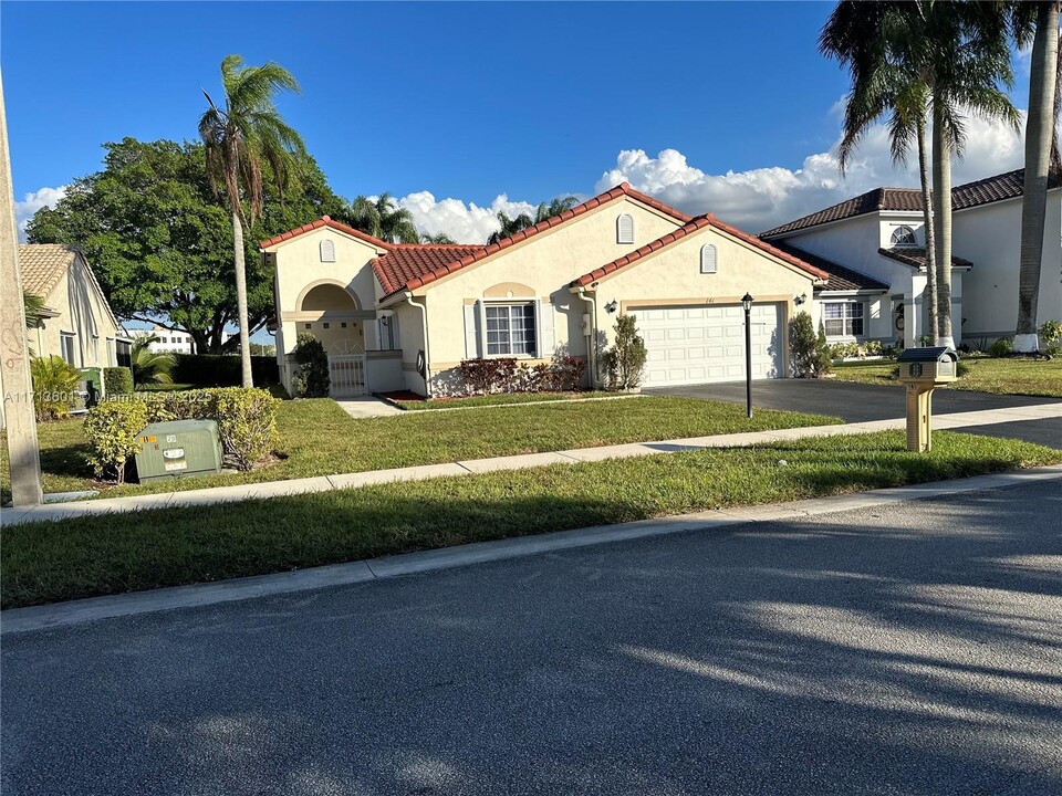 141 NW 187th Ave in Pembroke Pines, FL - Building Photo