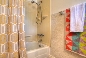 3011 Whitis Ave in Austin, TX - Foto de edificio - Building Photo