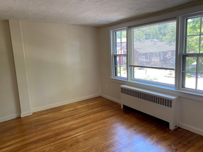 13 BRIDGE St, Unit Unit #2 2nd Fl in Stockton, NJ - Building Photo - Building Photo